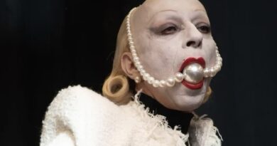 La inquietante colección “The One Percent” de&nbsp;Matières Fécales&nbsp;que incomodó a la&nbsp;Paris Fashion Week.